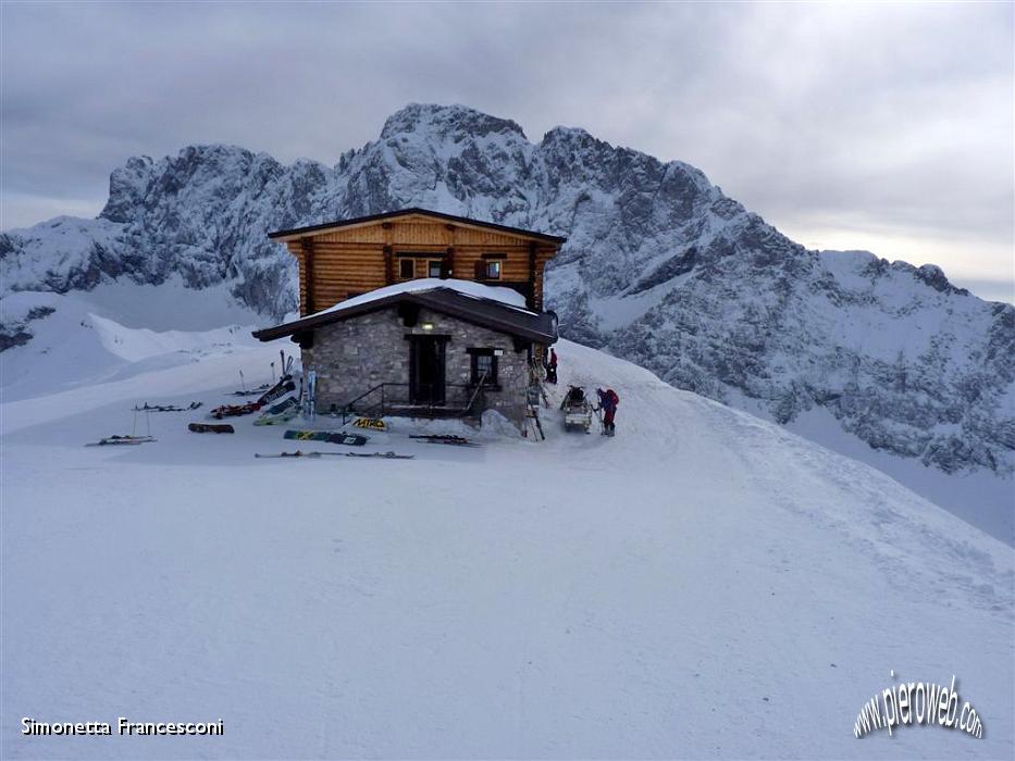 16 Altra angolatura dello Chalet dell'Aquila.JPG